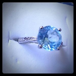 Vintage size 4 blue topaz birthstone sterling ring